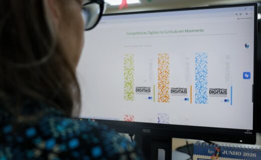 Educação digital ganha cadernos para orientar escolas públicas do DF