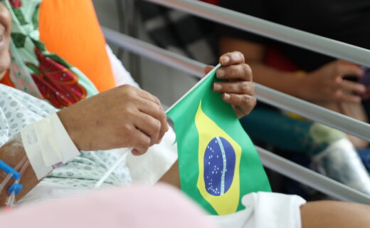 Hospital de Base leva clima de Copa a pacientes em tratamento de câncer