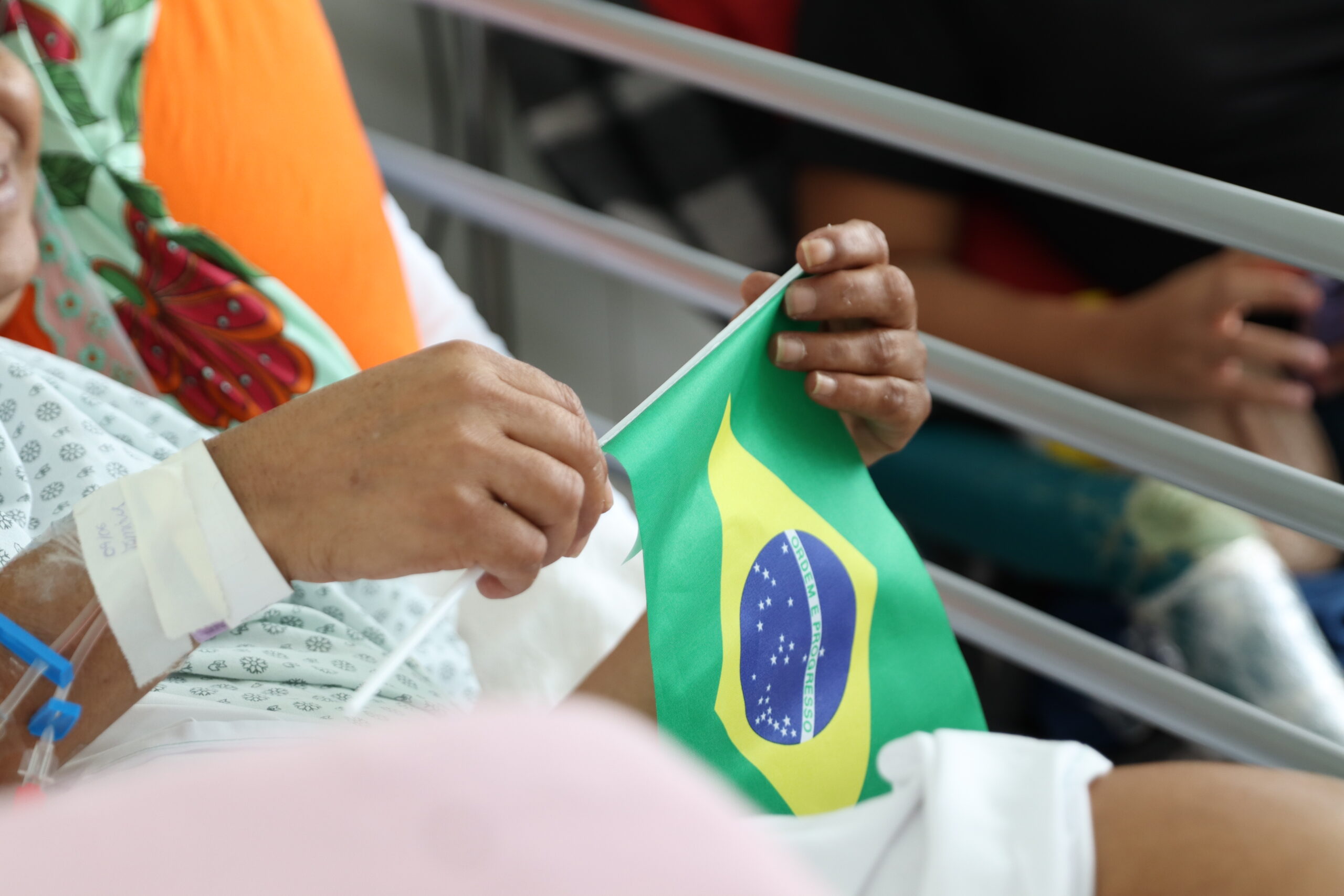 Hospital de Base leva clima de Copa a pacientes em tratamento de câncer