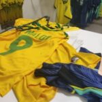 Operação no DF apreende mais de 1 tonelada de camisas falsificadas e prende três pessoas
