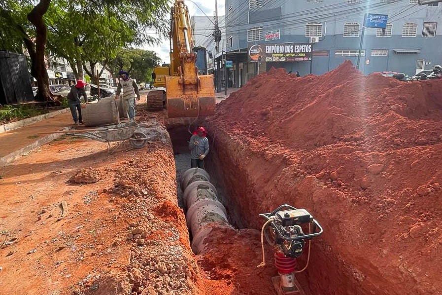 Paranoá ganha nova rede de águas pluviais na avenida principal