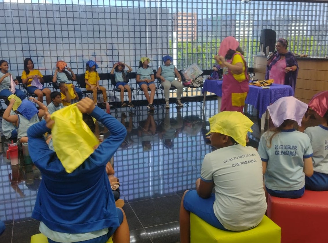 Crianças participam de contação de histórias na Biblioteca Nacional de Brasília