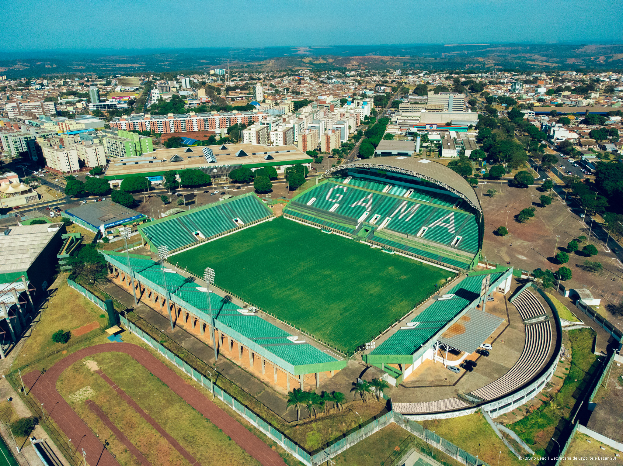 Vista aérea do Estádio Bezerrão e de parte da região central do Gama