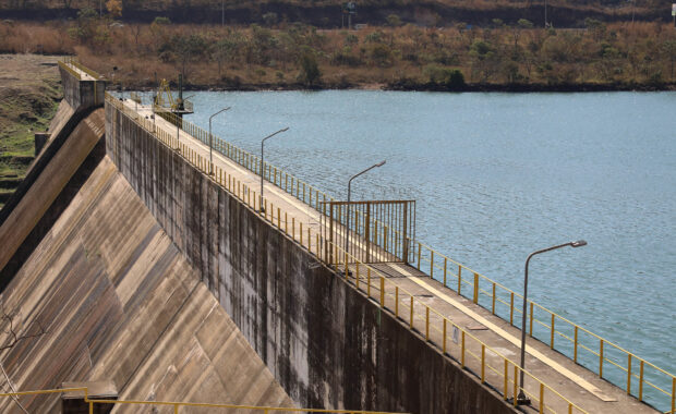 Barragem e volume de água do reservatório do Descoberto no Distrito Federal