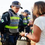 Policiais militares fazem revista preventiva no acesso ao Desfile de 7 de Setembro