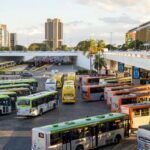 Ônibus do transporte público circulam pela Rodoviária do Plano Piloto
